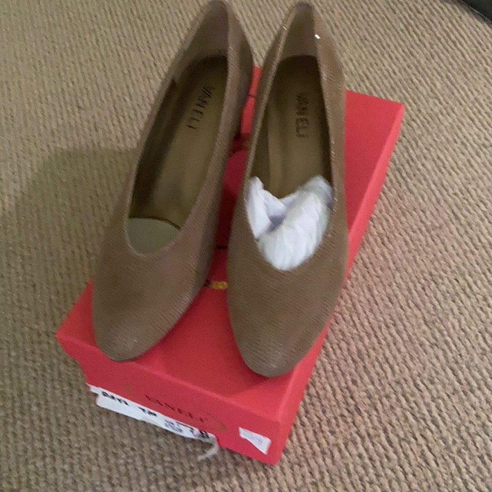 Tan Vanelli pumps